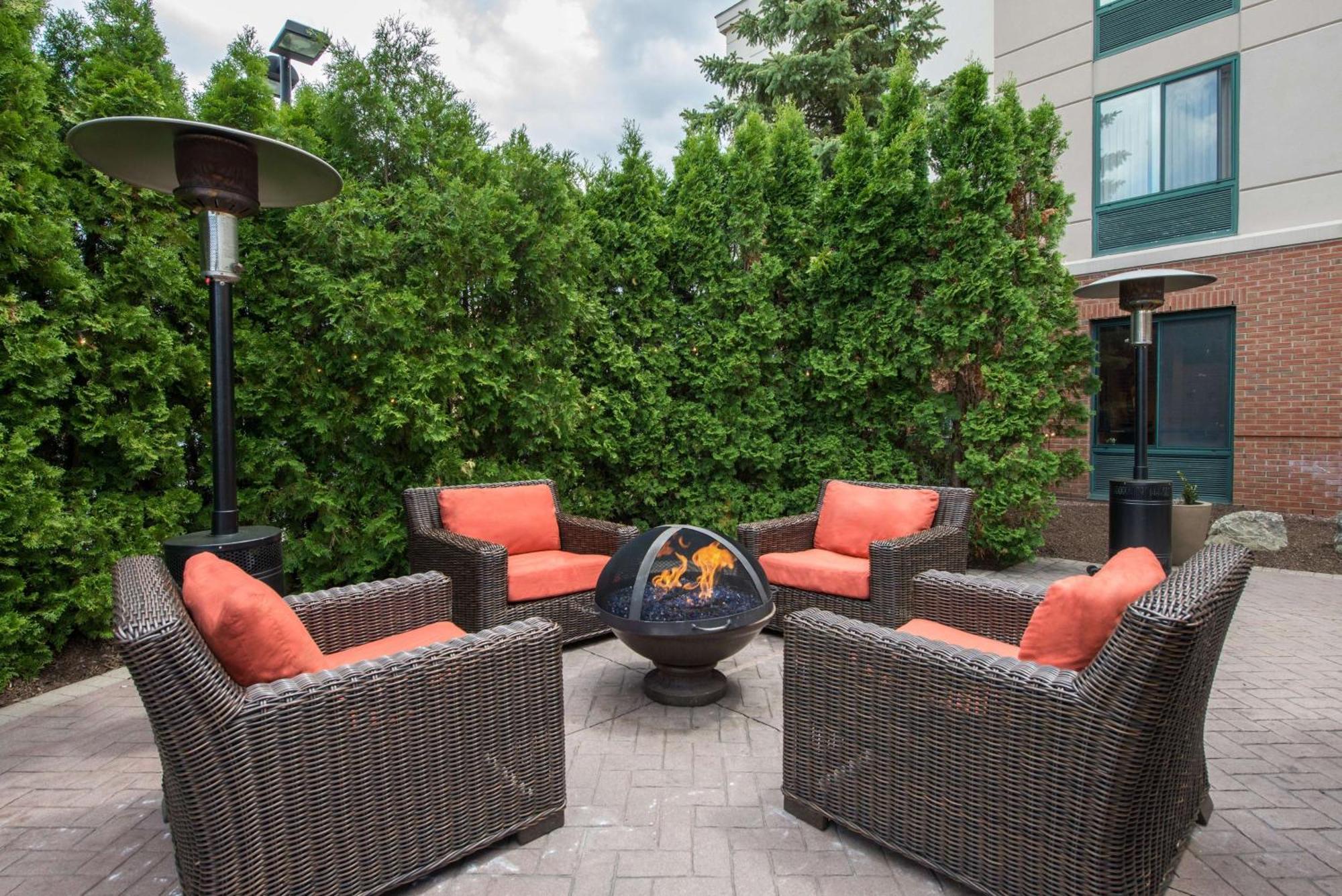 Hilton Garden Inn Poughkeepsie/Fishkill Buitenkant foto